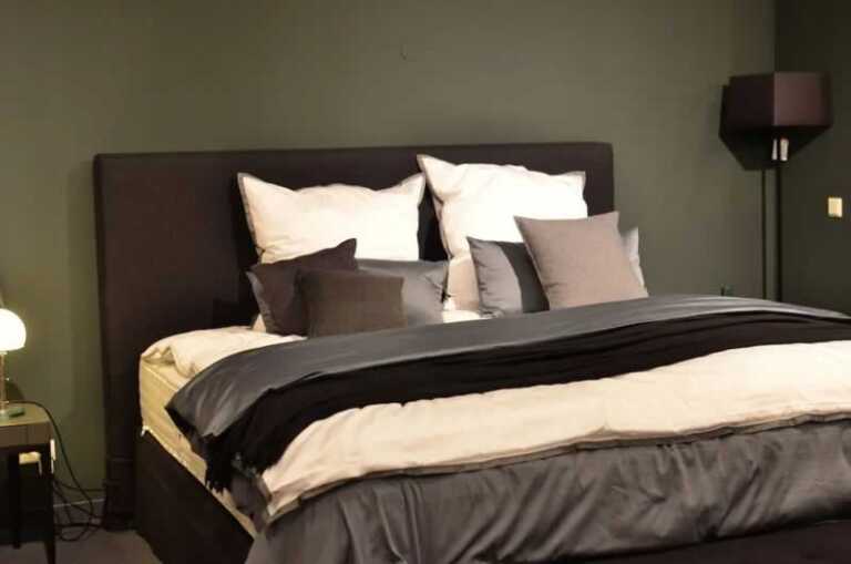 queen bed