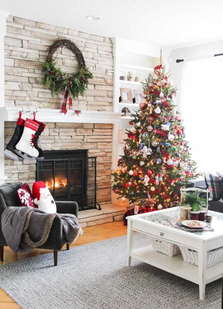 Christmas decor in the living room