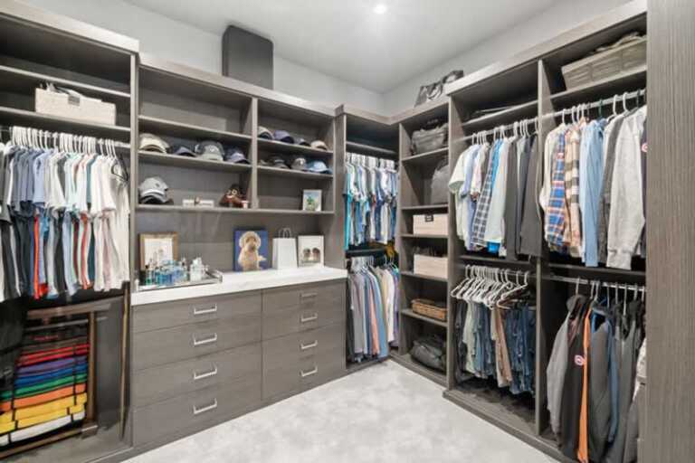 walk in custom closet