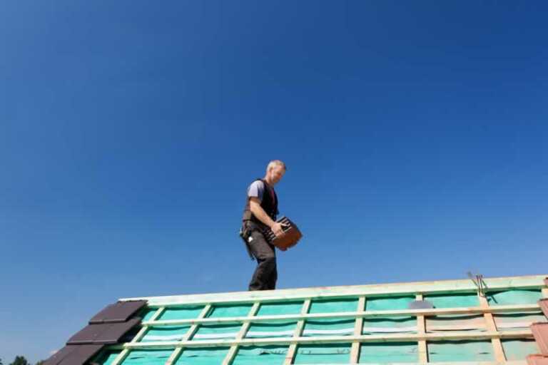 roofer building new roof