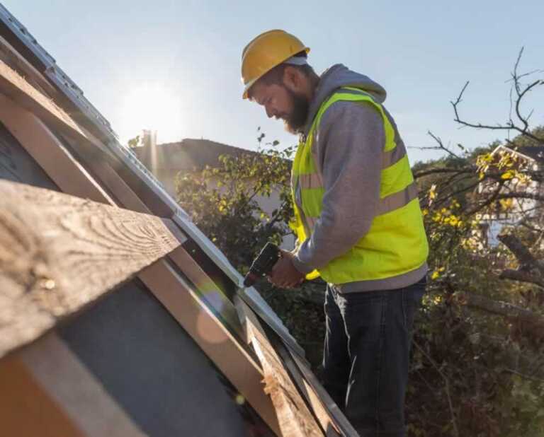 roofer building roof