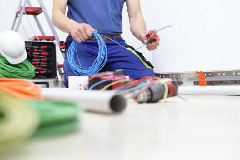 electrician doing wiring