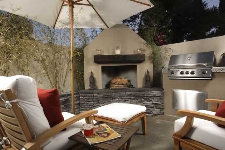 amazing outdoor patio with fireplace and barbecue