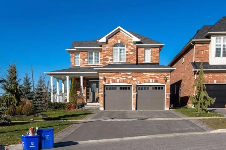 house with large driveway