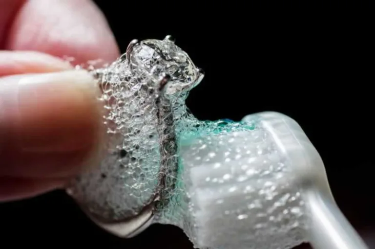 cleaning silverware with toothpaste