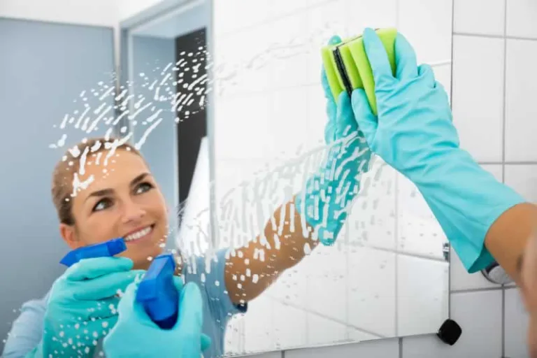 cleaning bathroom mirror
