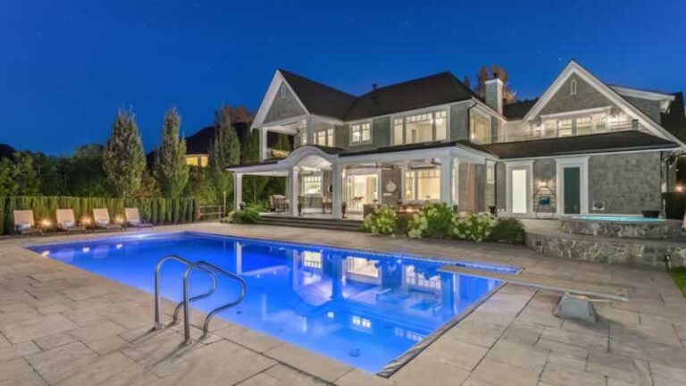 amazing home with a pool