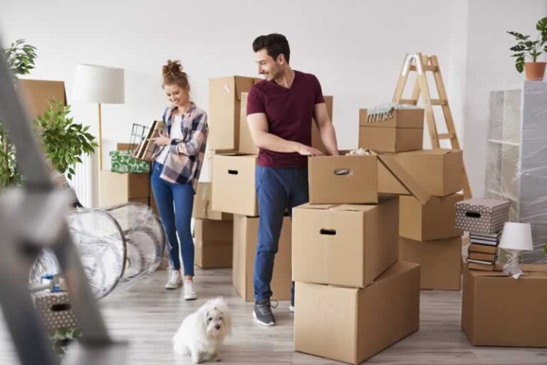 couple packing