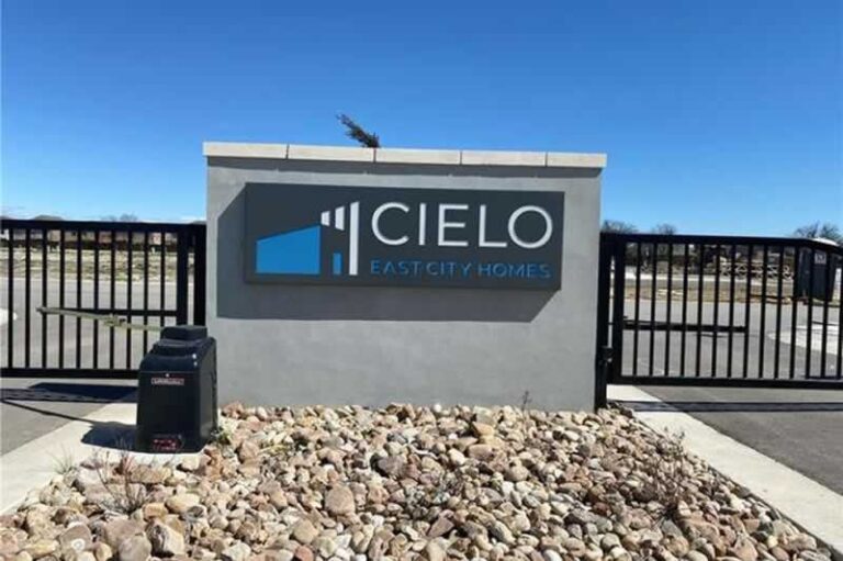 Cielo east home entry