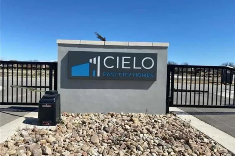 Cielo east home entry