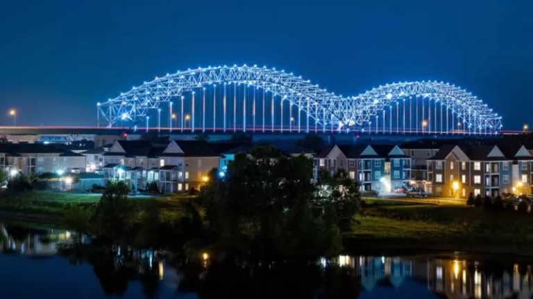 bridge in Memphis