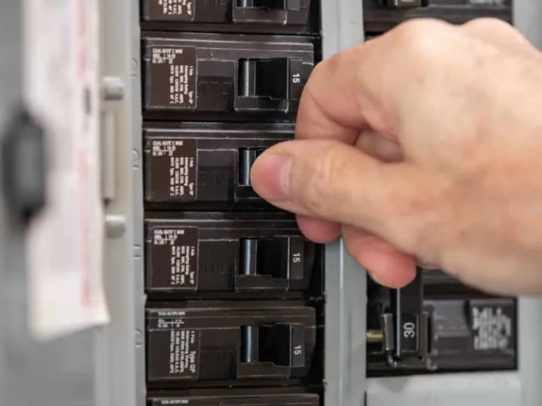 switching circuit breaker
