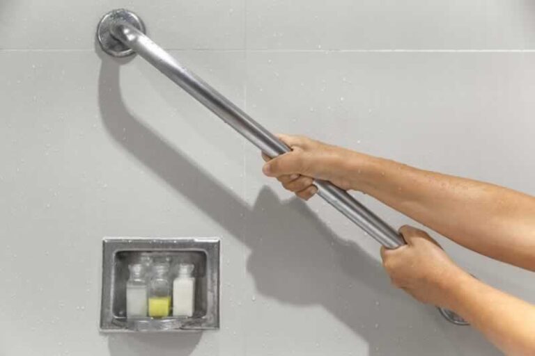 grab handle in the shoower