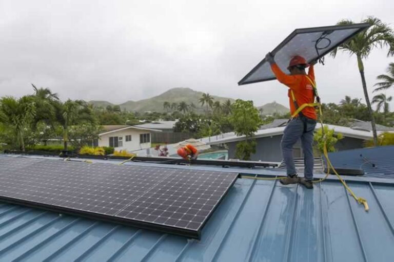 Harnessing Sunlight: The Solar Wave in Maui, Hawaii
