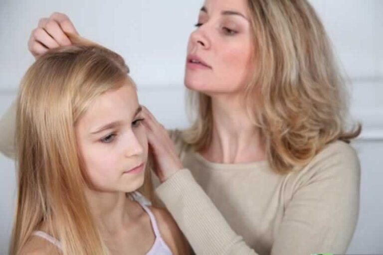 mom checking kids hair for lice
