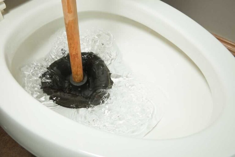 unclogging the toilet with plunger