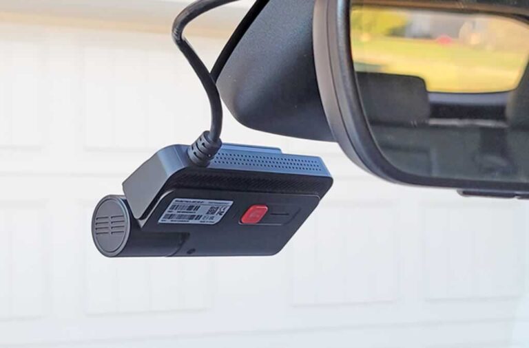 GPS tracking dash cam on the windshield