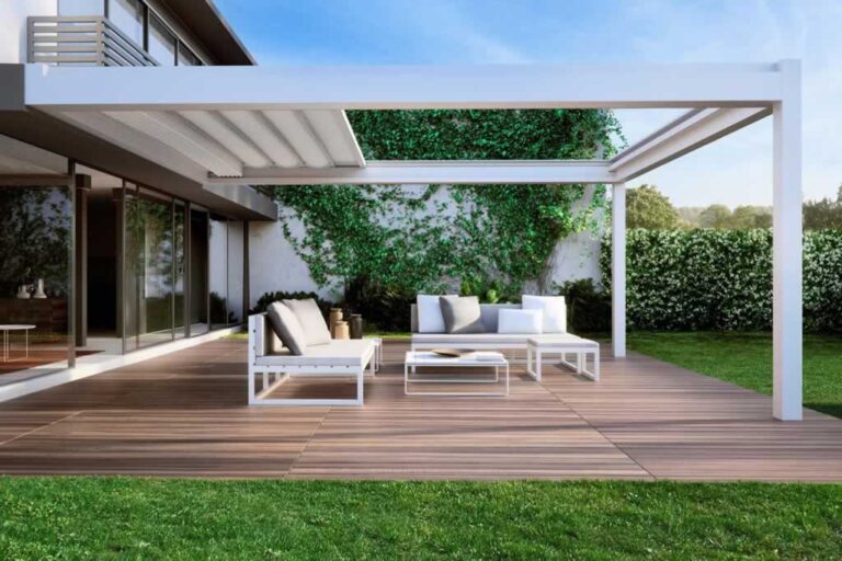 retractable waning on the pergola