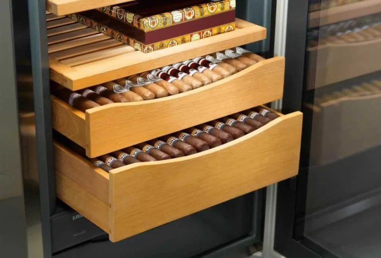 small humidor with pull out shelves