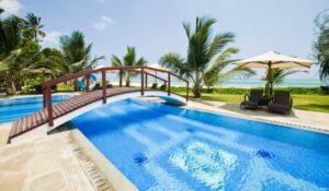 How Can an Experienced Pool Builder Improve Your Pool Renovation Project?